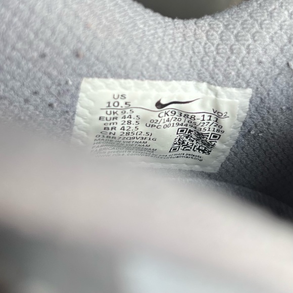 Nike White and Gray Athletic Shoes - Picture 6 of 6